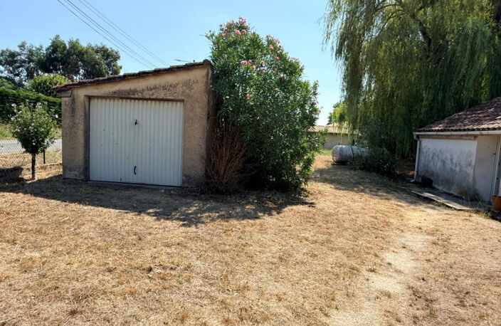 ST SAVIN MAISON PLAIN-PIED A 400 M DES COMMERCES — photo 4