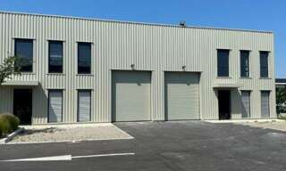 Commerce  325 m² à louer à Décines-Charpieu (69150)