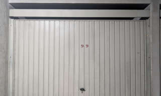 Garage   m² à louer à Marseille 8 (13008)