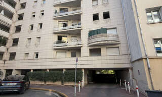 Garage   m² à louer à Marseille 8 (13008)