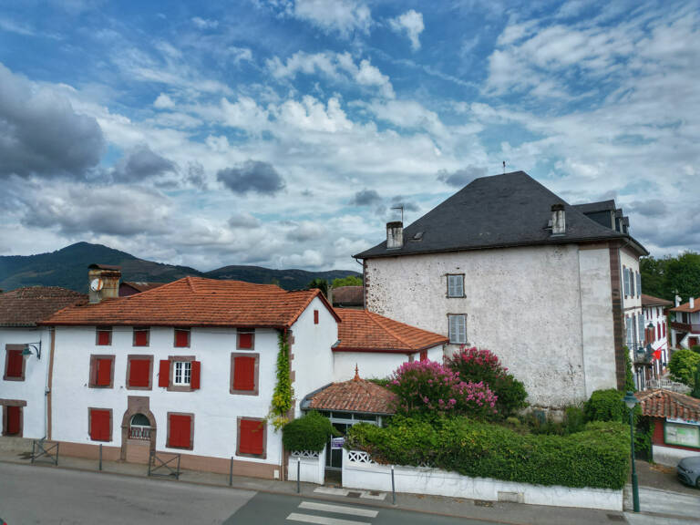 Maison mitoyenne de bourg — photo 1