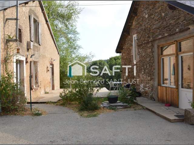Ancien corps de ferme composé de deux maisons rénovés avec gout, — photo du bien