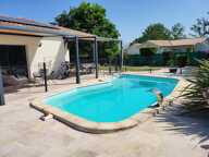 Maison récente tout confort avec piscine et carport — photo 2