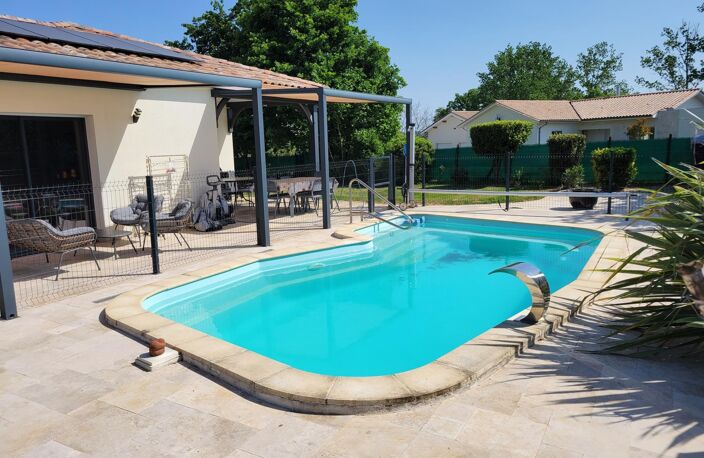 Maison récente tout confort avec piscine et carport — photo 2