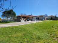 Maison récente tout confort avec piscine et carport — photo 3