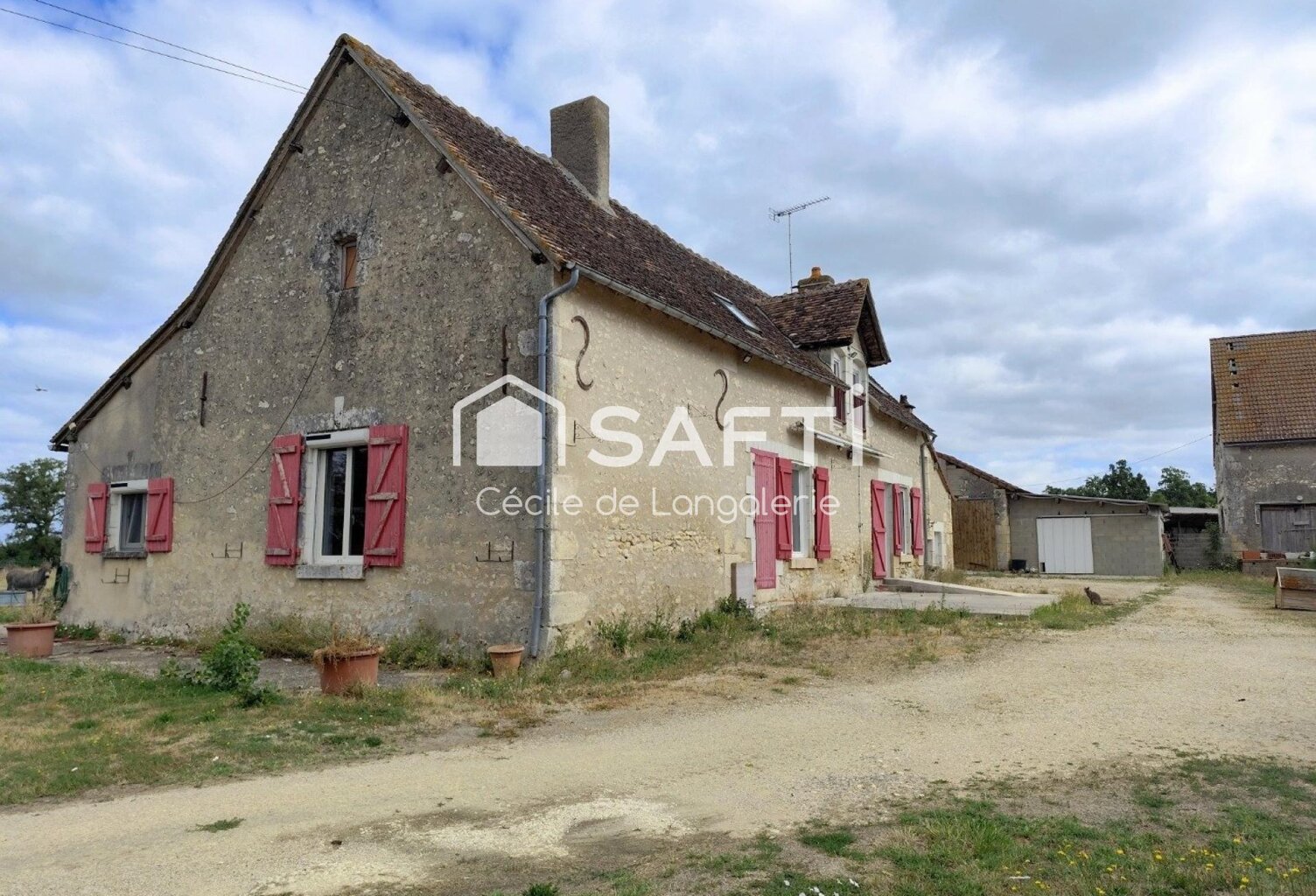 PISCINE - TOITURE EN BON ETAT - 7 PIECES — photo 1