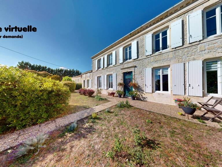 Bourg Villeneuve La Comtesse — photo 1