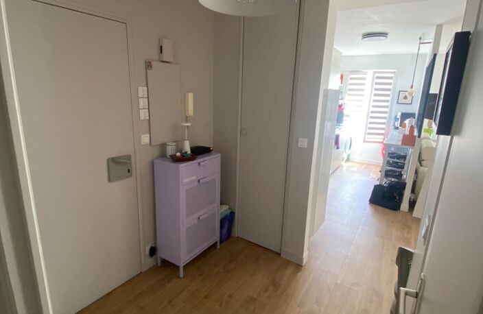 Un T3 de 65m2 refait à neuf à 120m de la plage — photo 3