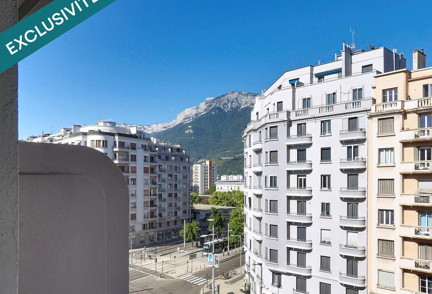 Appartement lumineux avec balcon, beaux volumes, cave et ascenseur  5ème étage — photo 1