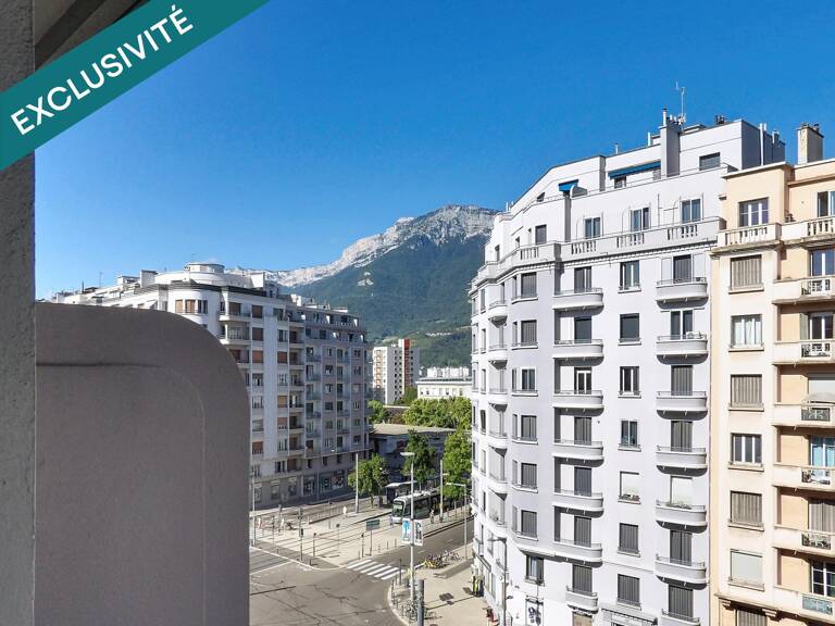 Appartement lumineux avec balcon, beaux volumes, cave et ascenseur  5ème étage — photo 1