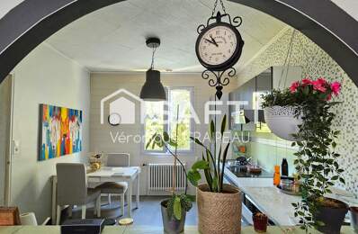 Maison de ville, 2 niveaux, 3 chambres, garage double et extérieur proche tous services — photo du bien