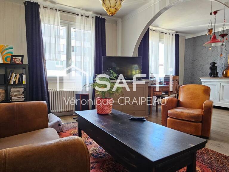 Maison de ville, 2 niveaux, 3 chambres, garage double et extérieur proche tous services — photo 1