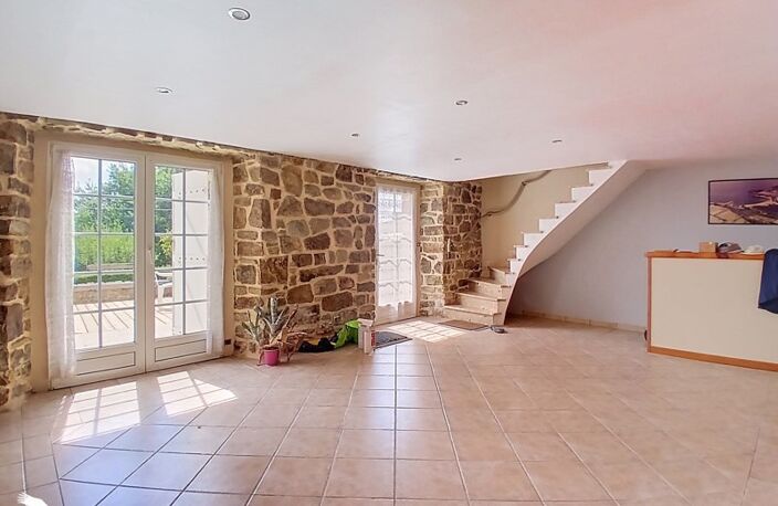 Maison en pierre de 5 pièces principales — photo 2