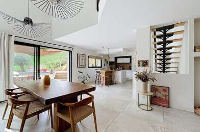 Maison 5 pièces 777780 €