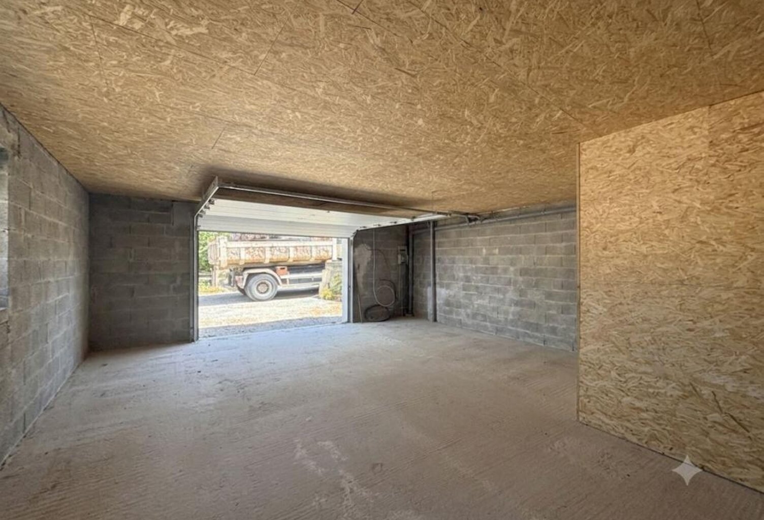 Garage à Louer — photo 1