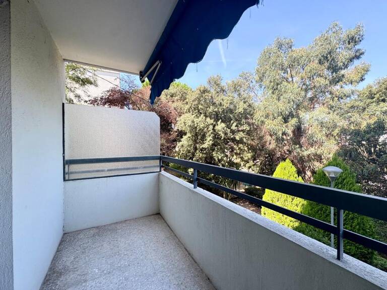 Grand studio avec balcon, cave et stationnement — photo 1