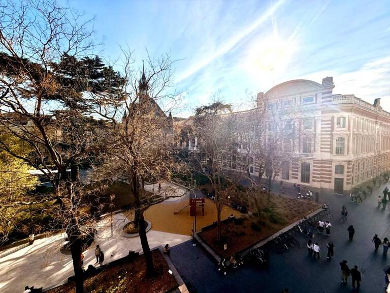 A LOUER GRAND T3 LUMINEUX DE 92M2 EN DERNIER ETAGE AVEC TERRASSE - TOULOUSE CAPITOLE — photo 1