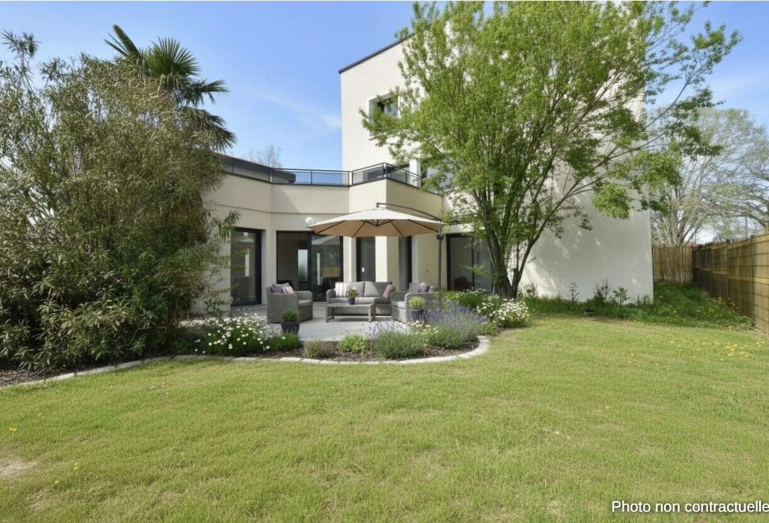 EXCLUSIVITE - Appartement T4 rez de jardin - Garage et parkings — photo 1