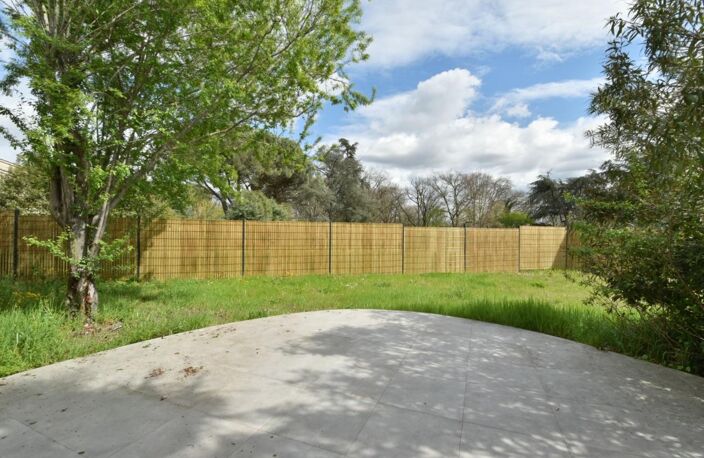 EXCLUSIVITE - Appartement T4 rez de jardin - Garage et parkings — photo 4