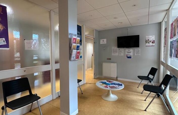 BEL EMPLACEMENT LOCAL / BUREAU A VENDRE DE 274M² AVEC PARKINGS — photo 5