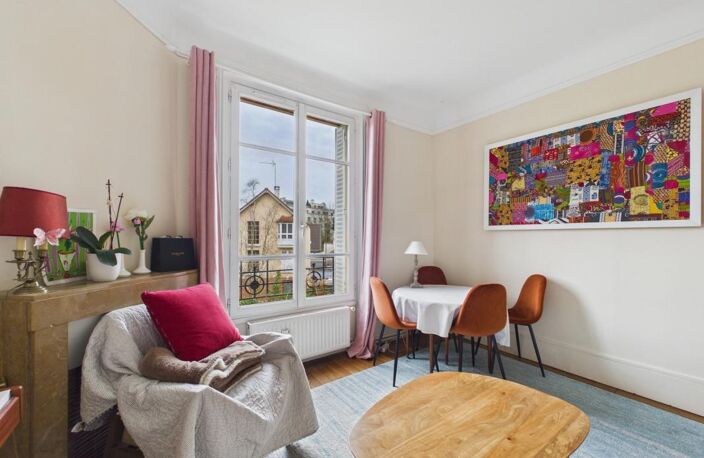 - 78000 VERSAILLES - QUARTIER MONTREUIL - CHARME DE L'ANCIEN - PARQUET MOULURES CHEMINEES - EXPOSE SUD SUR JARDIN - GRANDE CAVE - — photo 2