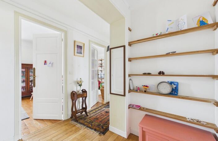 - 78000 VERSAILLES - QUARTIER MONTREUIL - CHARME DE L'ANCIEN - PARQUET MOULURES CHEMINEES - EXPOSE SUD SUR JARDIN - GRANDE CAVE - — photo 3