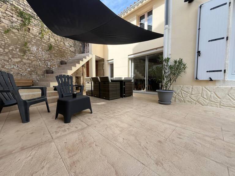 LUCON QUARTIER MARCHE COUVERT ET PISCINE MAISON DE CARACTERE BOURREE DE CHARME AVEC ANNEXES ET PATIO — photo 1