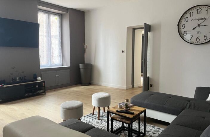 LUCON QUARTIER MARCHE COUVERT ET PISCINE MAISON DE CARACTERE BOURREE DE CHARME AVEC ANNEXES ET PATIO — photo 2