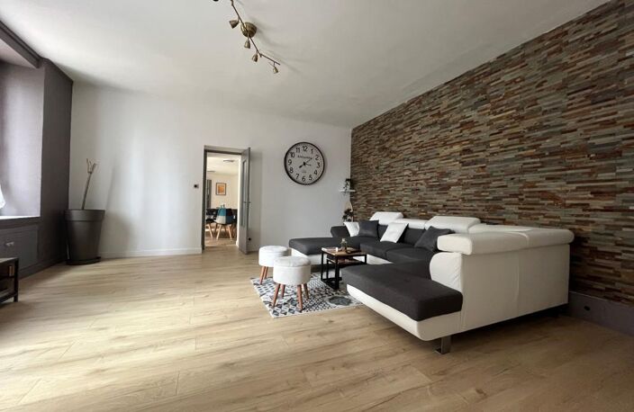 LUCON QUARTIER MARCHE COUVERT ET PISCINE MAISON DE CARACTERE BOURREE DE CHARME AVEC ANNEXES ET PATIO — photo 4