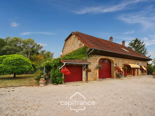 Maison en pierre au calme avec piscine, 5 chambres et plus de 1,6 hectare de terrain - Proche Lons-le-Saunier (39000) — photo du bien
