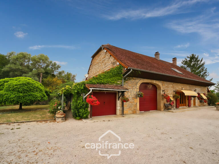 Maison en pierre au calme avec piscine, 5 chambres et plus de 1,6 hectare de terrain - Proche Lons-le-Saunier (39000) — photo 1