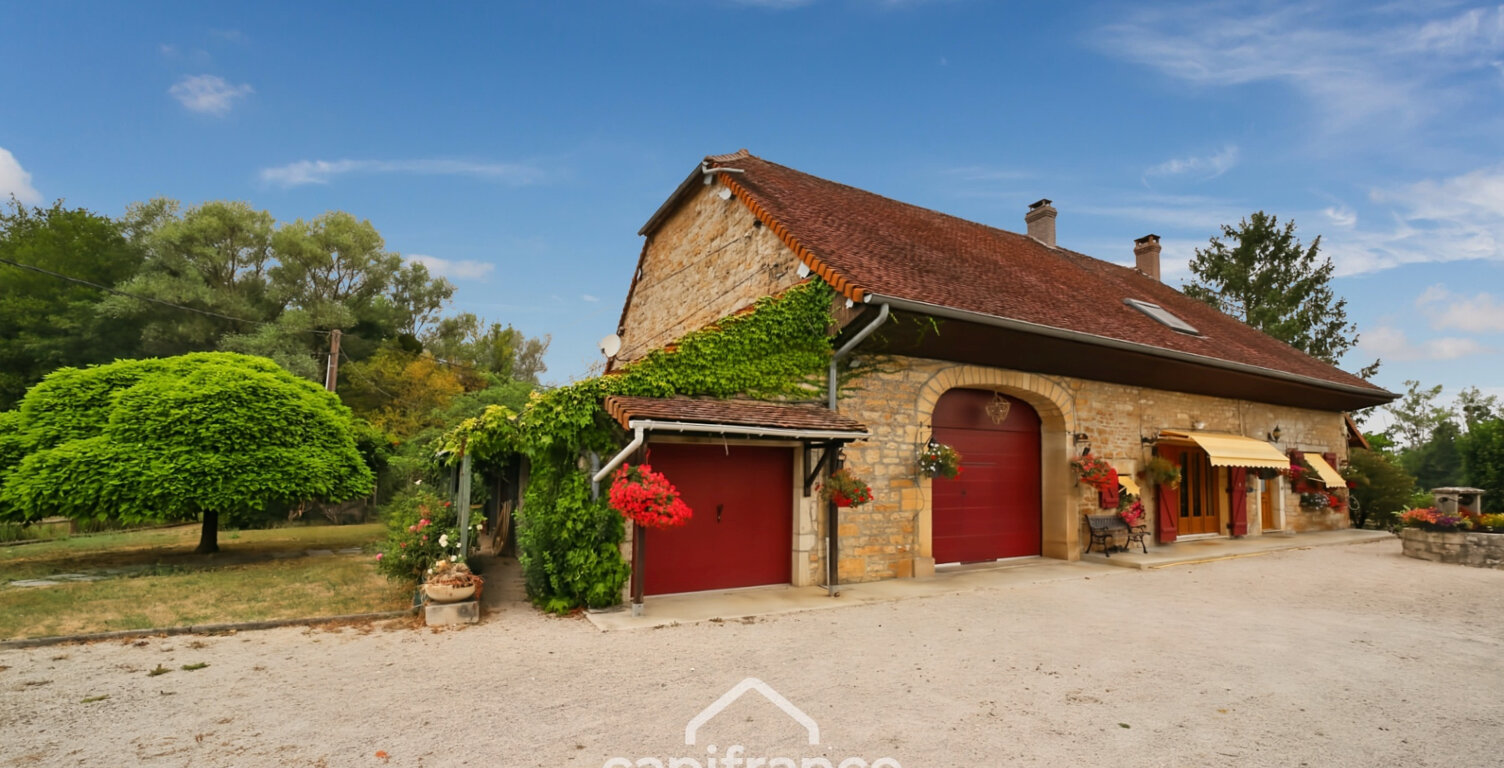 Maison en pierre au calme avec piscine, 5 chambres et plus de 1,6 hectare de terrain - Proche Lons-le-Saunier (39000) — photo 1