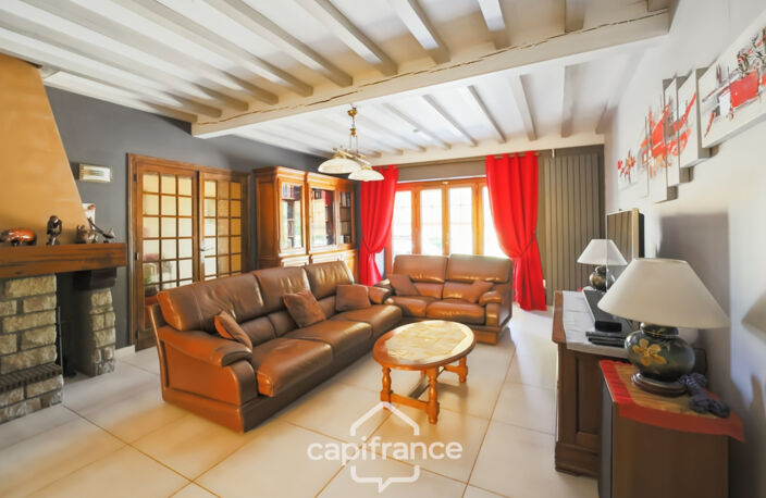 Maison en pierre au calme avec piscine, 5 chambres et plus de 1,6 hectare de terrain - Proche Lons-le-Saunier (39000) — photo 3