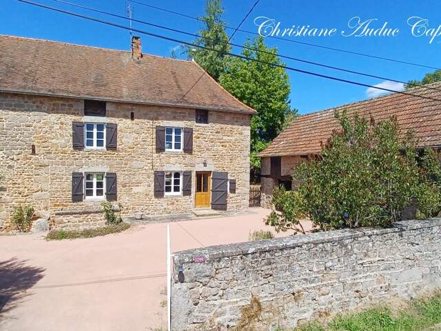 Suin, Ancien corps de ferme en pierre, de 133 m², avec fort potentiel de développement, sur 1 500 m² de terrain — photo du bien