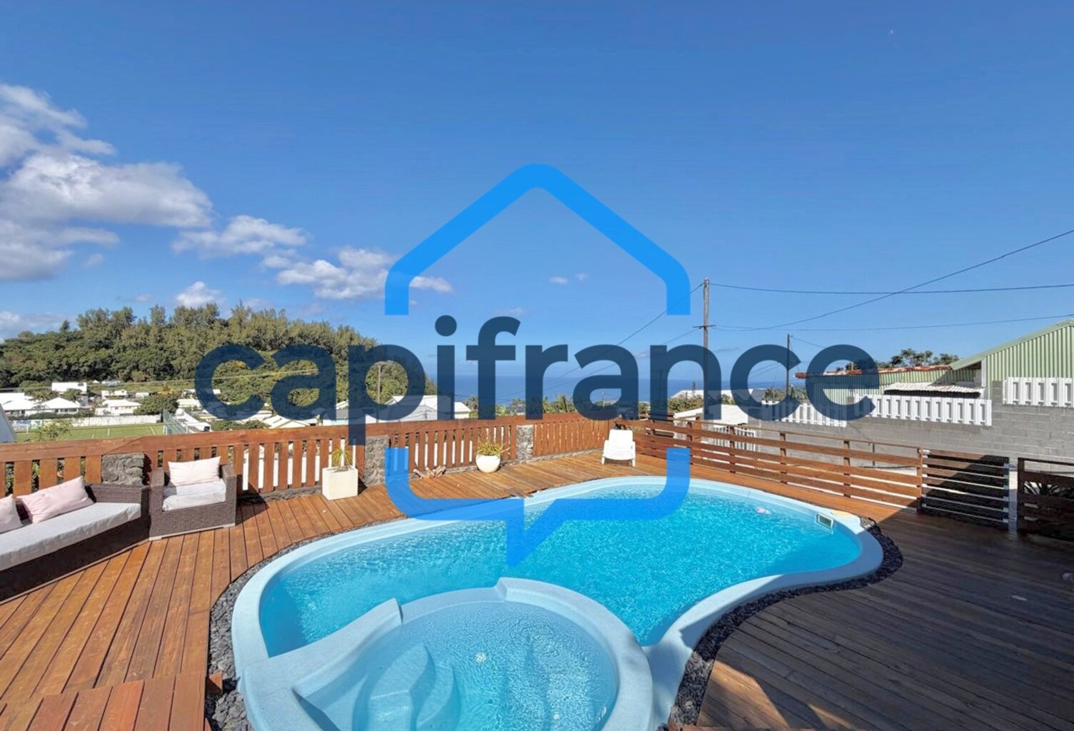 À vendre – Villa T7 avec piscine, jacuzzi et fort potentiel locatif – Petite-Île (97429) — photo 1