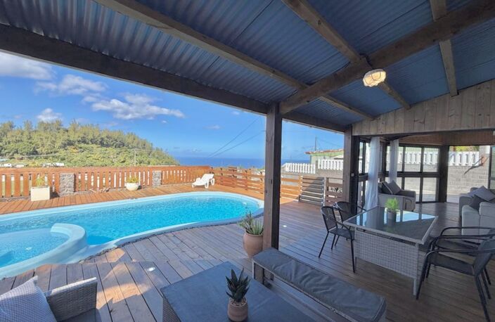 À vendre – Villa T7 avec piscine, jacuzzi et fort potentiel locatif – Petite-Île (97429) — photo 2