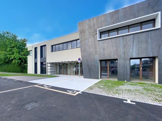 ST JEAN D'ILLAC - Local neuf de 120 m² — photo du bien
