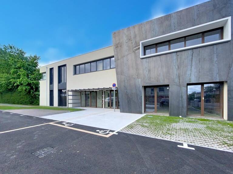 ST JEAN D'ILLAC - Local neuf de 120 m² — photo 1