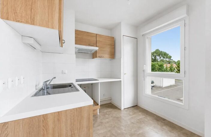 Appartement de 4 pièces de 74 m² à Mérignac — photo 2
