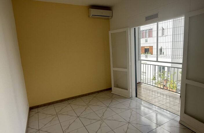 F2 de 37 m2 avec balcons de 12 m2 sur Saint Denis — photo 3