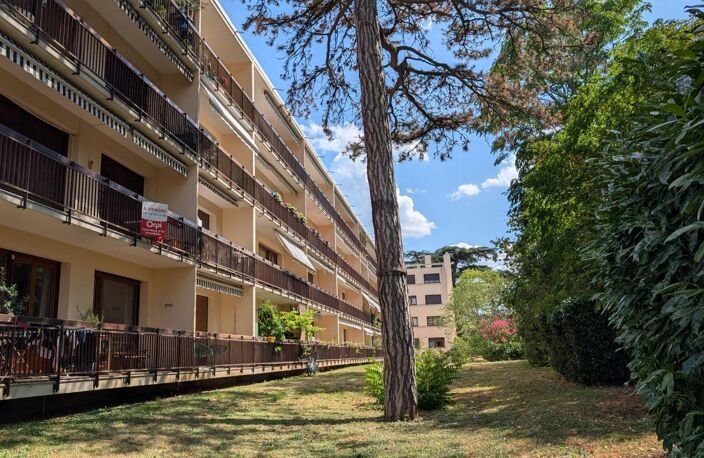 Appartement traversant avec balcon, cave et garage — photo 3