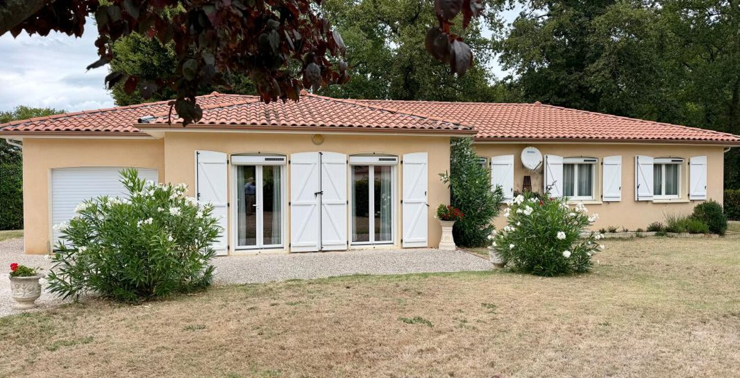 Maison À Vendre avec Garage — photo 1
