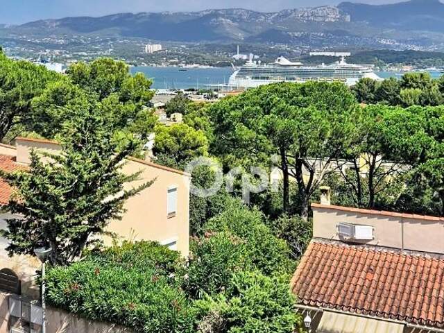 STUDIO INTÉGRALEMENT RÉNOVÉ AVEC PARKING PRIVATIF ET MAGNIFIQUE VUE MER LA SEYNE SUD TAMARIS — photo du bien