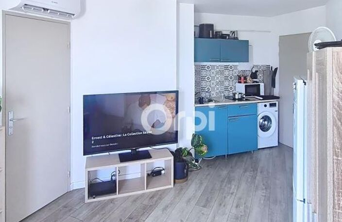 STUDIO INTÉGRALEMENT RÉNOVÉ AVEC PARKING PRIVATIF ET MAGNIFIQUE VUE MER LA SEYNE SUD TAMARIS — photo 2