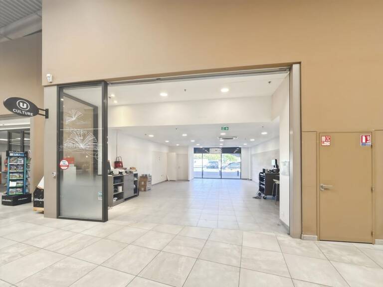 À LOUER — Local commercial de 64 m² à Saint-Pryvé-Saint-Mesmin — photo 1