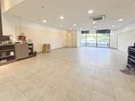 À LOUER — Local commercial de 64 m² à Saint-Pryvé-Saint-Mesmin — photo 4