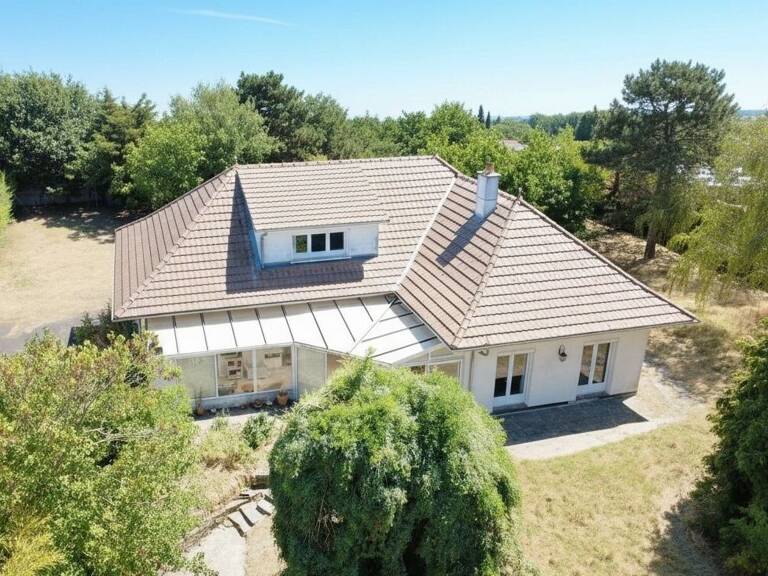 Maison de 179 m2 à Loudun , 5 chambres, grand jardin arboré, garage, vaste sous sol — photo 1