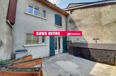 Maison de village avec vue sur les montagnes — photo du bien