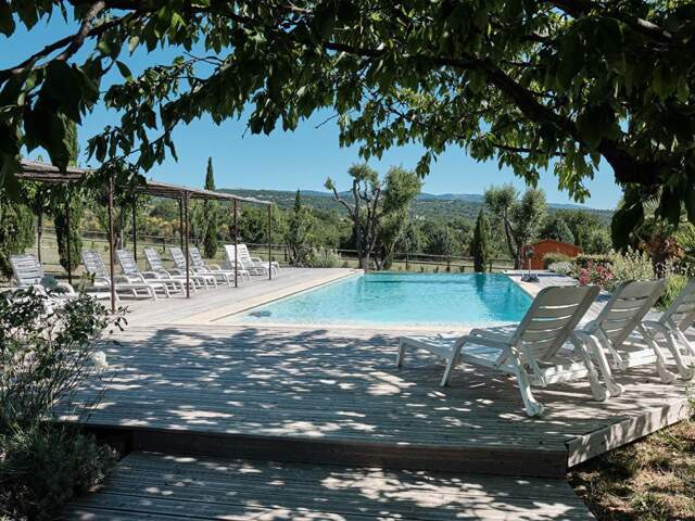 En Provence, Propriété d'Exception composée de diverses maisons en pierre pour plus de 1000 m² de bâti sur 6.3 HA — photo du bien