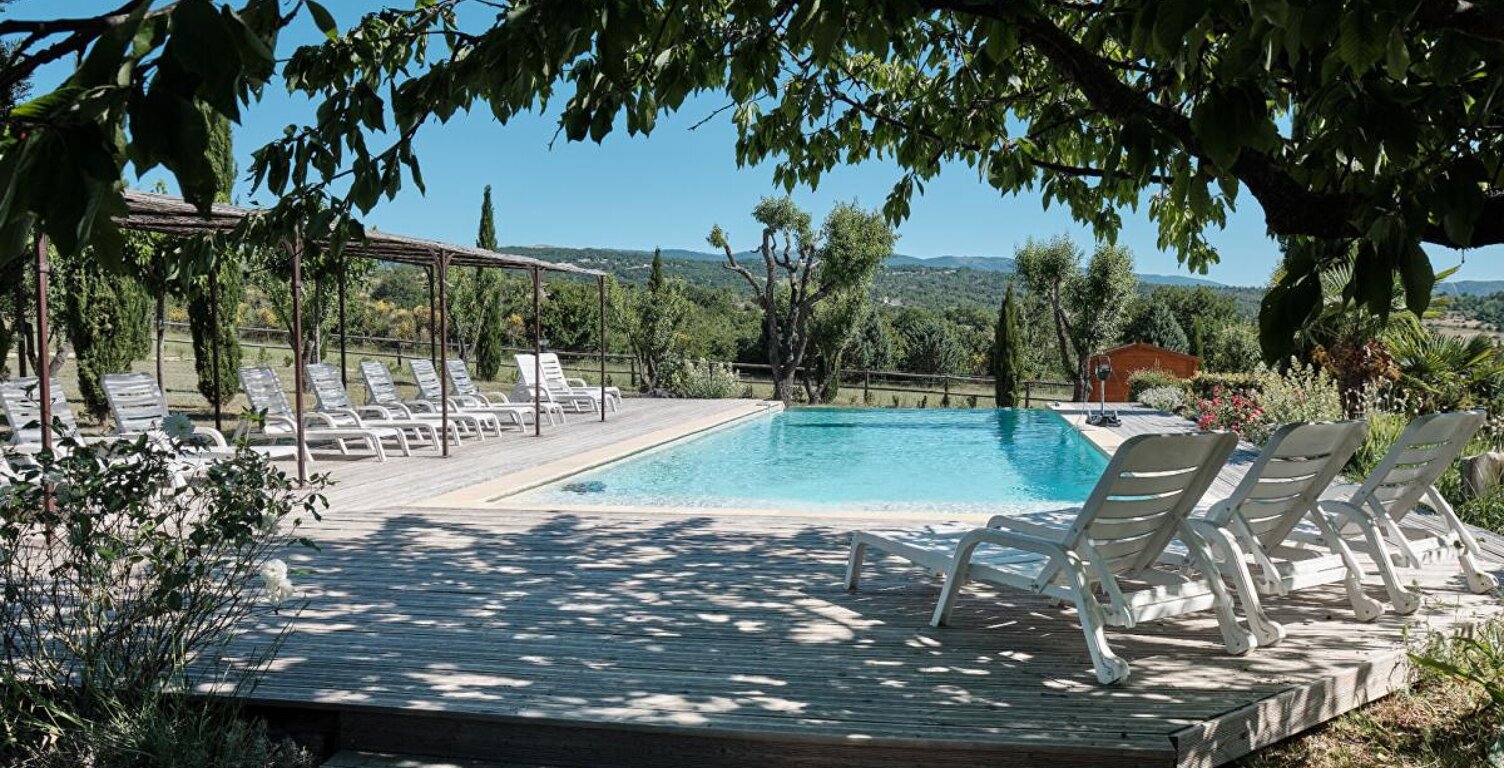 En Provence, Propriété d'Exception composée de diverses maisons en pierre pour plus de 1000 m² de bâti sur 6.3 HA — photo 1